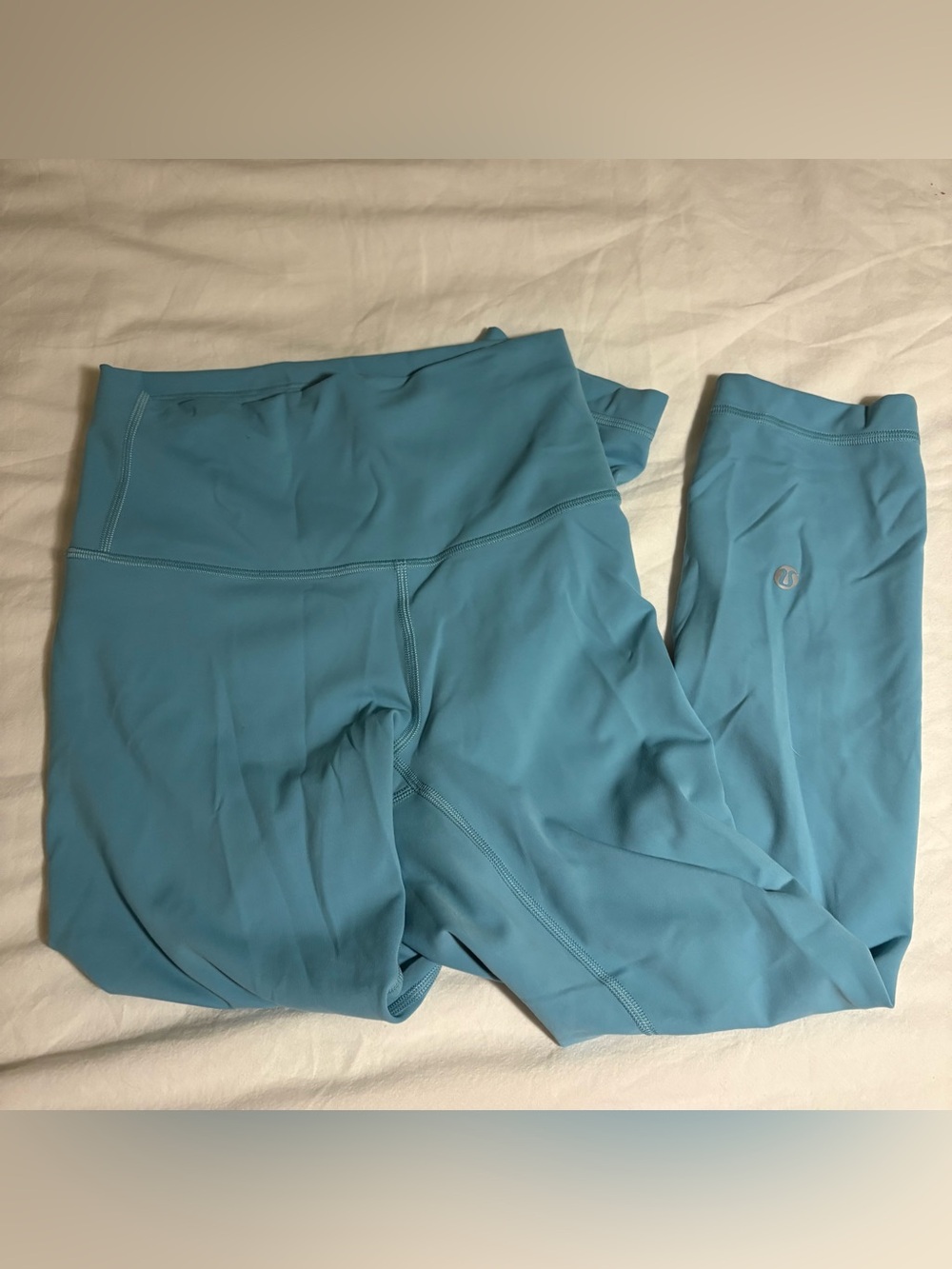 Lululemon Wunder Train High-Rise
Crop 21" (Size 4)